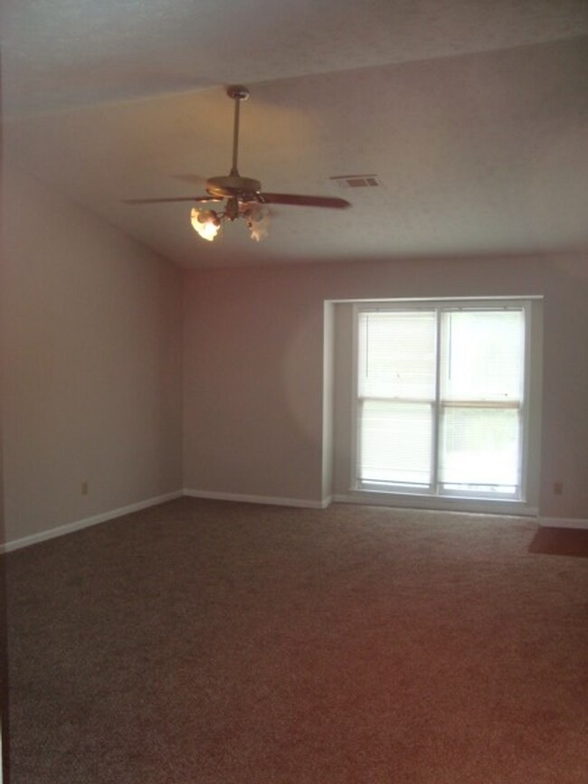 Foto del edificio - Three bedroom/2bathroom Condo available fo...