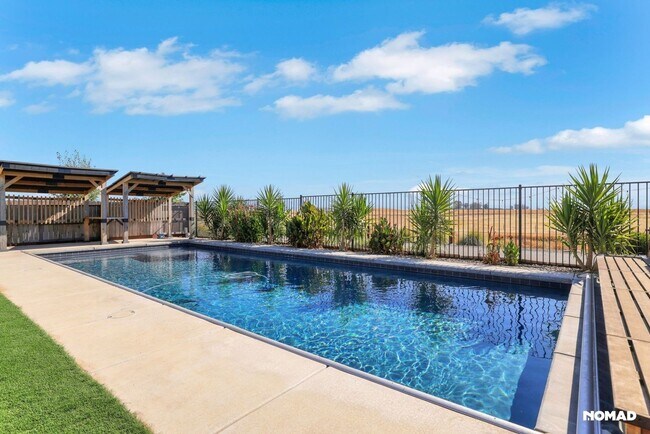 Foto del edificio - Spacious 5BR House in Rancho Cordova with ...