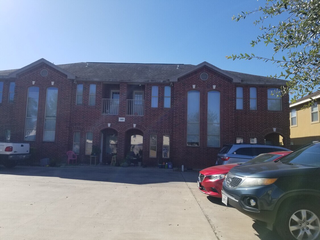 1409 W Kiwi Ave Unit 1, Pharr, TX 78577 Condo for Rent in Pharr, TX