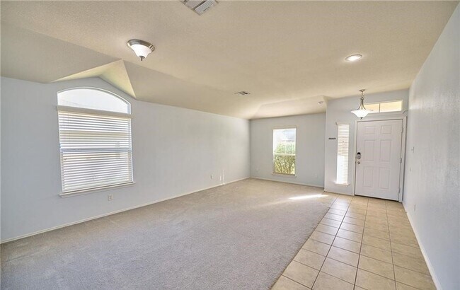 Foto del edificio - Viewable Now!