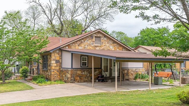 Building Photo - Charming 3 Bed House In Park Hill