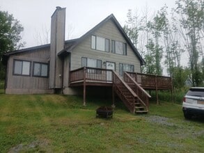 Building Photo - 20 Woodcrest Ln