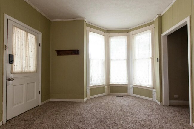 Foto del edificio - BOTH SECOND SEMESTER UNIT- AND OPEN FOR FALL 26!