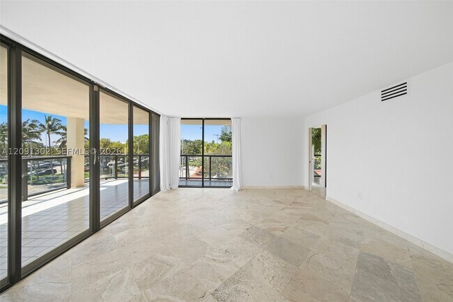 Foto del edificio - 2575 S Bayshore Dr