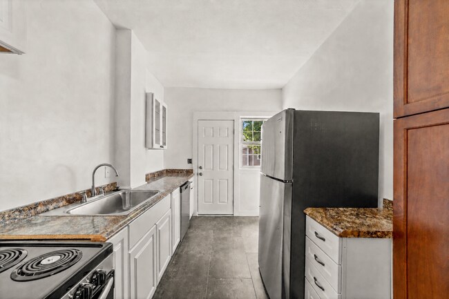 Cocina - 11427 Clifton Blvd