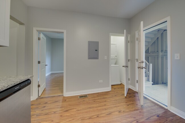 Foto del edificio - 5039 W Cullom Ave