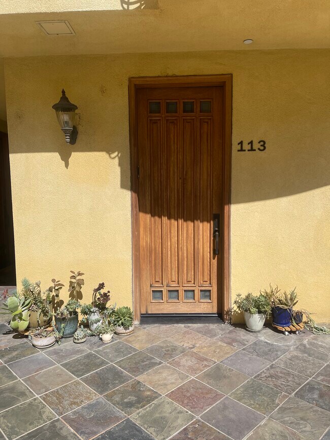 Foto del edificio - 5303 Satsuma Ave