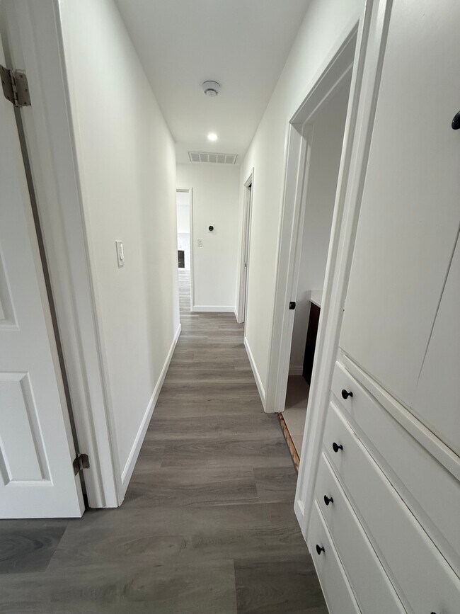 Building Photo - 9136 Clancey Ave