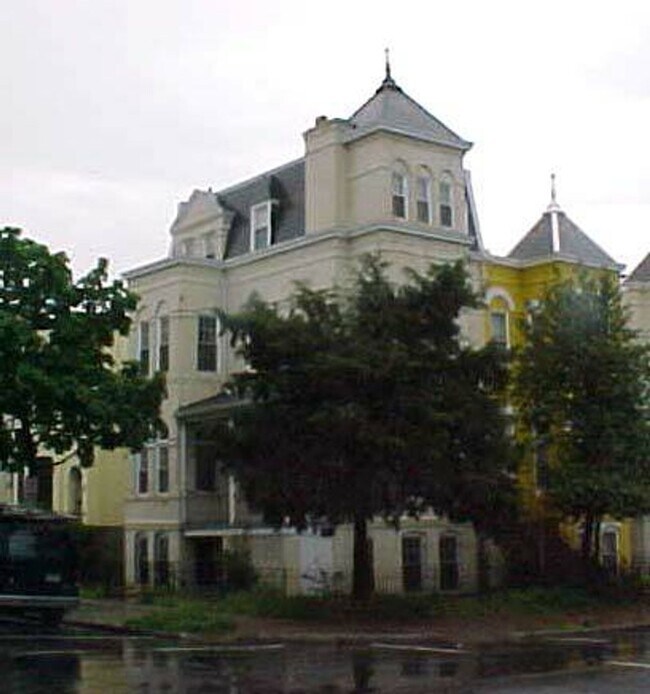 Building Photo - 300 3rd St SE