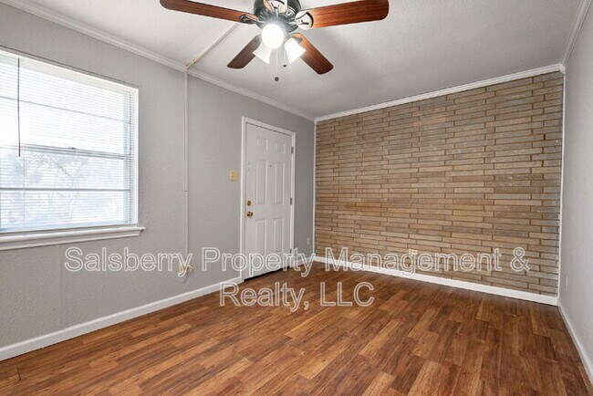 Building Photo - 1211 NW 3rd Ave