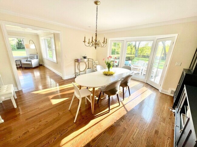 Comedor - 18 Lincoln Ave