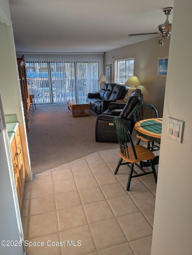 Foto del edificio - 8494 Ridgewood Ave