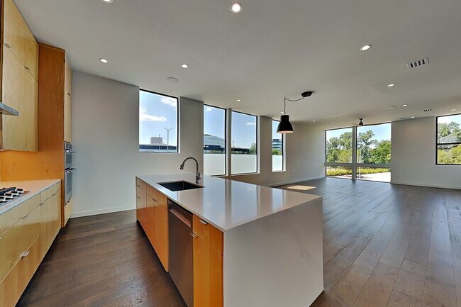Foto del edificio - 103 Forest Star Dr