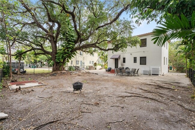 Building Photo - 3202 Elizabeth St