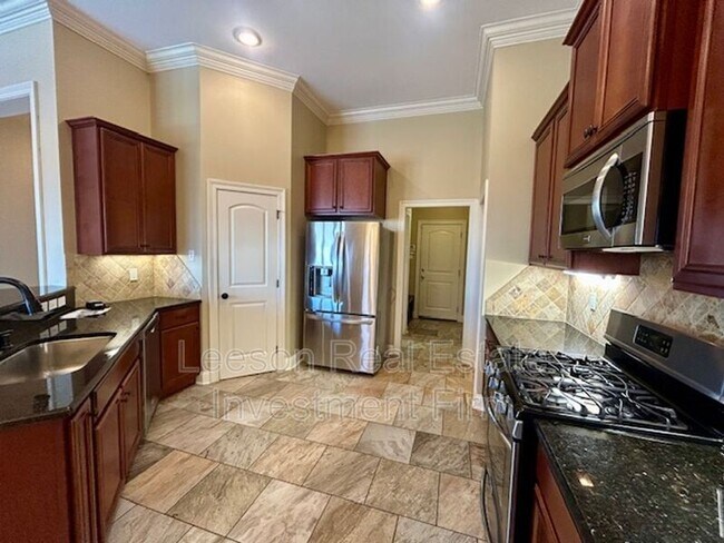 Building Photo - 2912 Paradise Dr