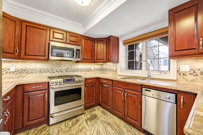 Foto del edificio - 2132 Linwood Ave