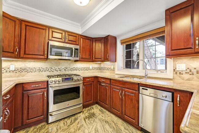 Foto del edificio - 2132 Linwood Ave