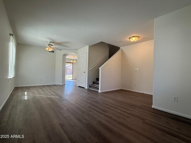 Foto del edificio - 957 Mountain View Rd