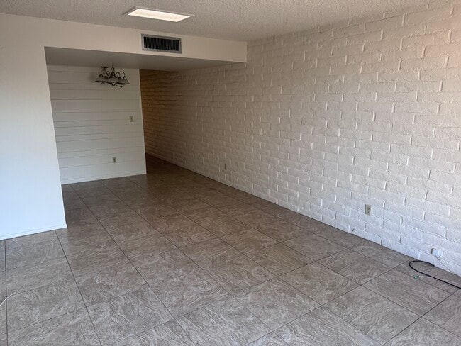 Building Photo - 3242 E Monte Vista Dr