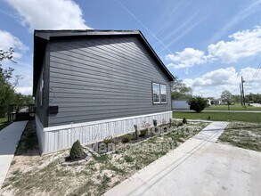 Building Photo - 816 Shady Ln