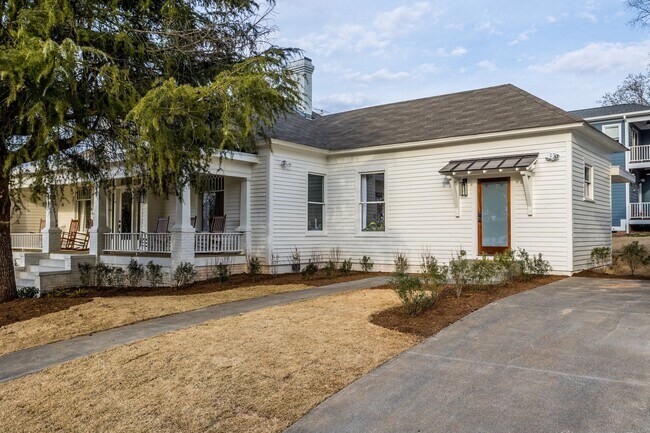 Building Photo - 5016 Hermitage Dr