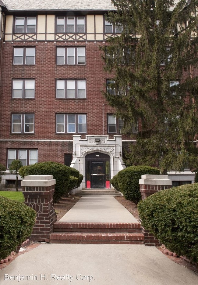 Building Photo - 466 Highland Ave