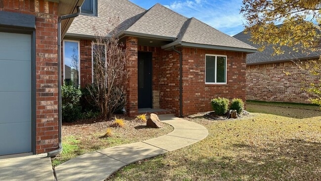 Building Photo - Freshly Updated, 4 Bed, 3 Bath, 3 Car, + H...