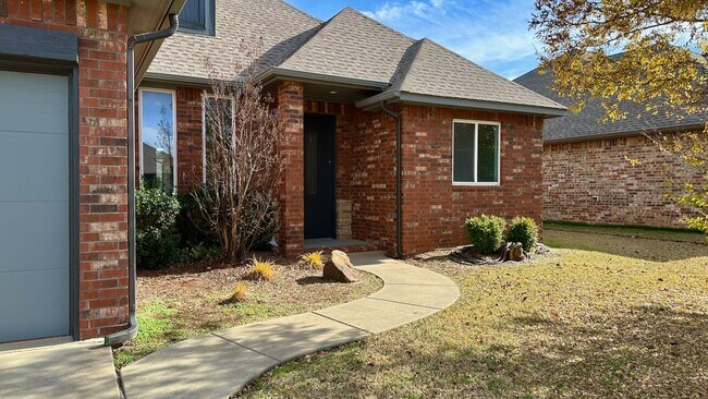 Foto del edificio - Freshly Updated, 4 Bed, 3 Bath, 3 Car, + H...