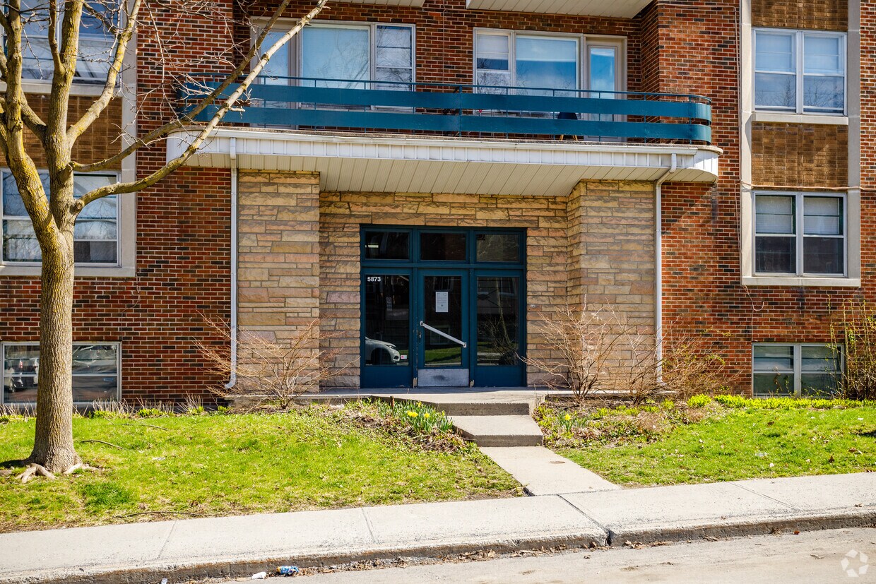 Photo du bâtiment - 5873 Av Decelles