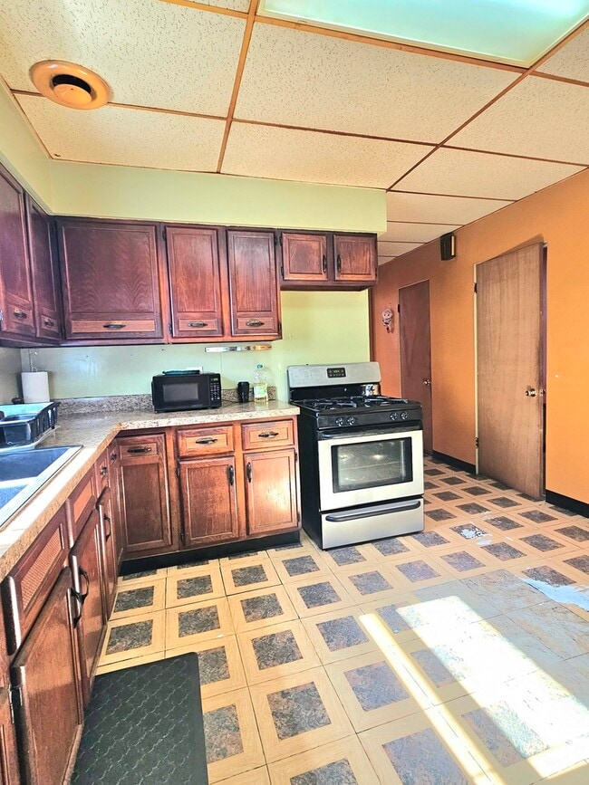 Building Photo - 1515 S 57th Ct