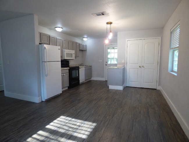 Building Photo - 3044 Lawn Oak Dr