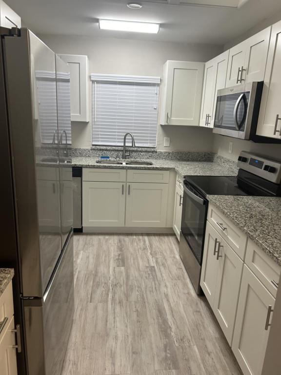 Foto del edificio - 216 Glenview Blvd