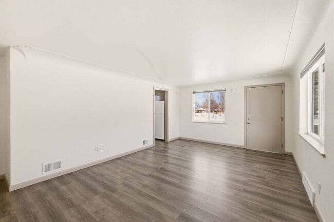 Building Photo - Remodeled 2 Bed 1 Bath in Park Hill!