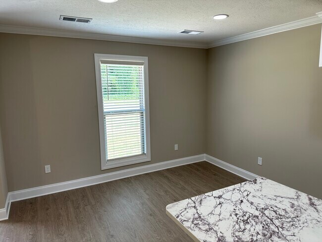Building Photo - 84 Jackson Creek Dr