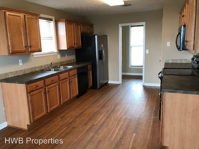 Building Photo - 140 Uden Way