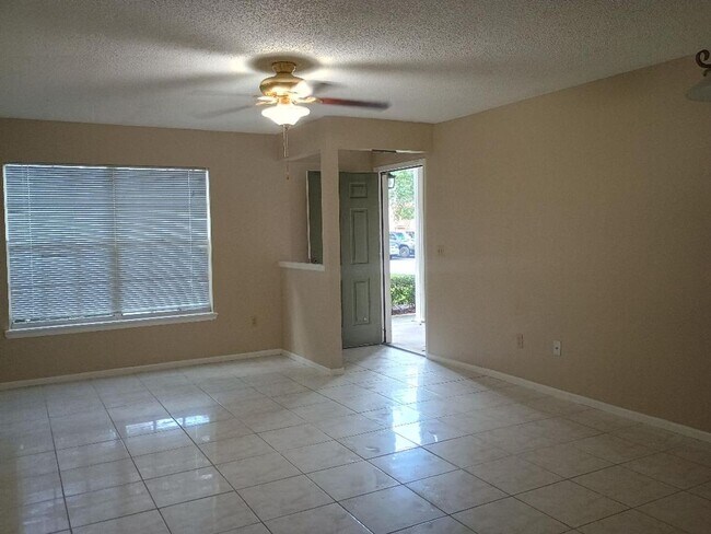 Building Photo - 113 Reserve Cir