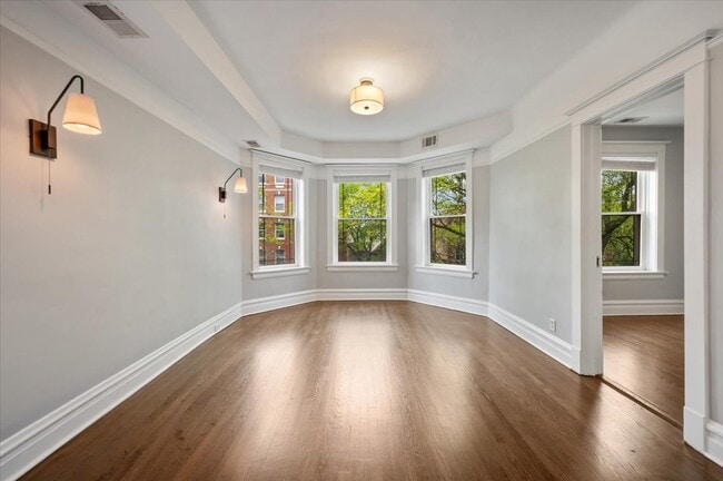 Building Photo - 5331 N Winthrop Ave