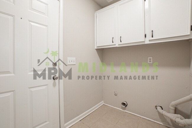 Building Photo - 928 Columbia College Dr