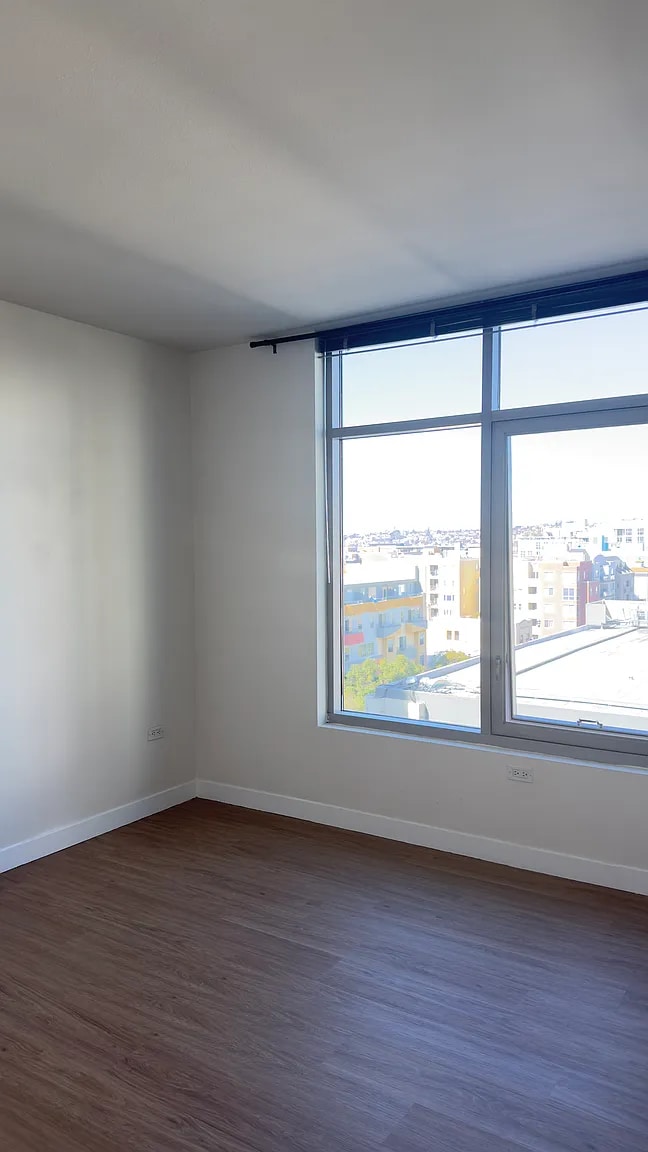 Building Photo - 425 W Beech St