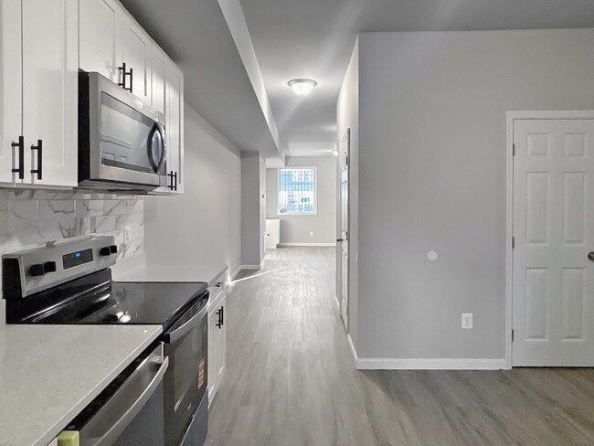 Foto del edificio - 1572 Carswell St