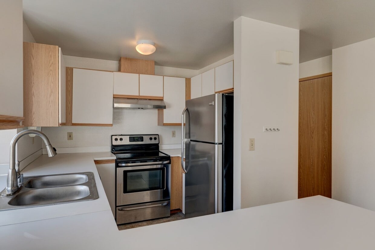 Foto principal - 2 Bedroom/2 Bath in Courtyard Condos