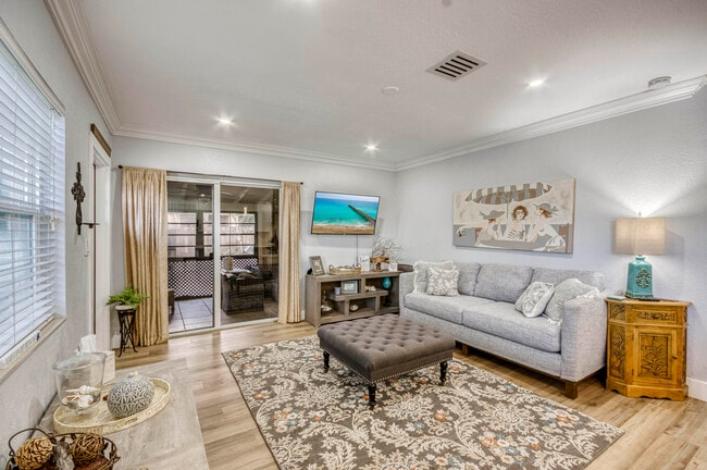 Building Photo - 404 S Caloosahatchee Ave
