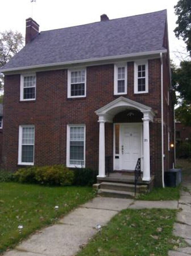 Foto del edificio - 171 Upland Ave