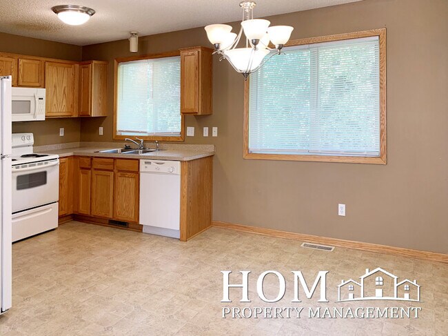 Building Photo - 624 Tanager Path