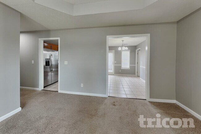 Foto del edificio - 8014 Lomond Dr