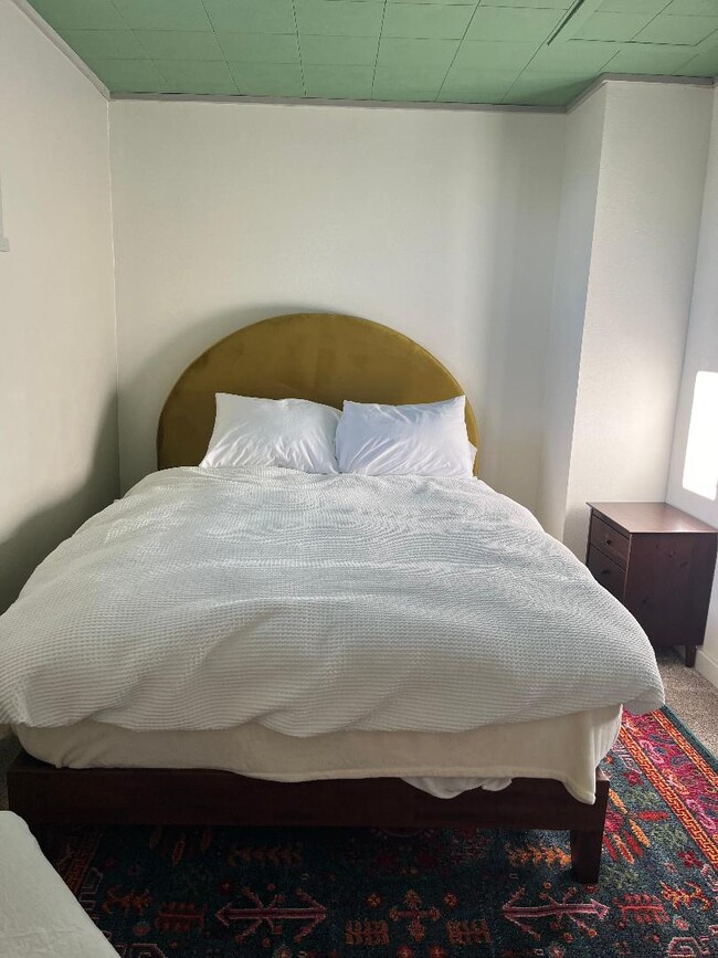 Building Photo - 406 W Daly St