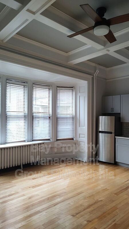 Building Photo - 1023 Spruce St