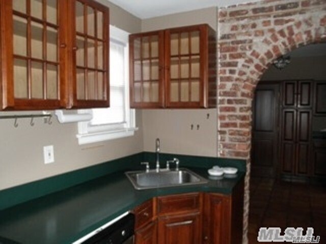 Building Photo - 11 Burtis Ave