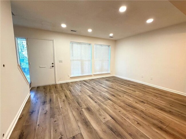 Foto del edificio - 4416 Chowning Way