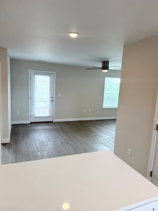 Sala de estar de 2 dormitorios - Liberty Pointe